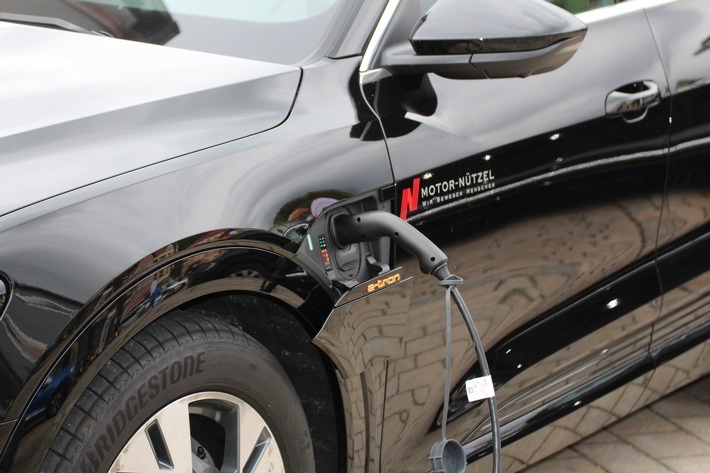 E-Mobilität Goseburg-Zeltberg - Elektro Burmester setzt neue Maßstäbe  / Weiterer Text über ots und www.presseportal.de/nr/154031 / Die Verwendung dieses Bildes ist für redaktionelle Zwecke unter Beachtung ggf. genannter Nutzungsbedingungen honorarfrei. Veröffentlichung bitte mit Bildrechte-Hinweis.