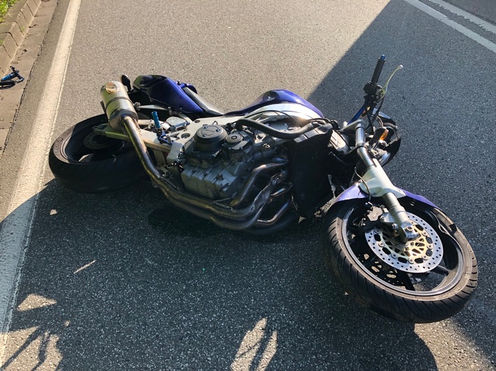 POL-PDPS: Verkehrsunfall mit leicht verletztem Motorradfahrer