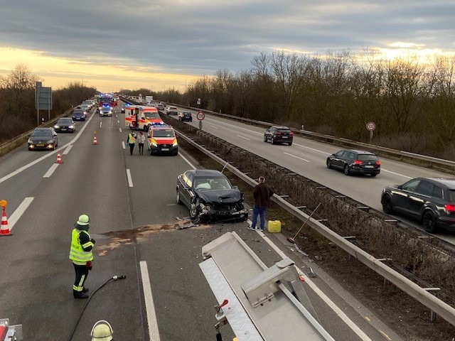 POL-PDNW: Autobahnpolizei Ruchheim - Verkehrsunfall mit 4 Fahrzeugen und 6 Verletzten auf der BAB 61