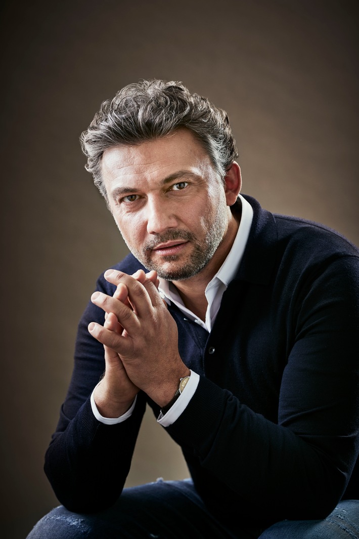 "The Met Stars Live in Concert" mit Jonas Kaufmann am 18. Juli aus dem Kloster Polling (Bayern), Foto: Gregor Hohenberg, Courtesy of Sony Music. Weiterer Text über ots und www.presseportal.de/nr/136327 / Die Verwendung dieses Bildes ist für redaktionelle Zwecke honorarfrei. Veröffentlichung bitte unter Quellenangabe: "obs/LEONINE/Gregor Hohenberg"