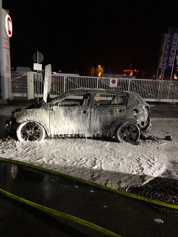 POL-SO: Brand eines Fahrzeuges