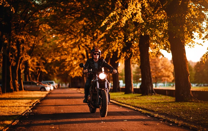 Motorradfahren im Herbst? - Aber sicher!