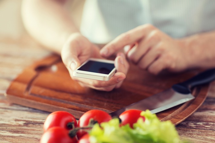 Wussten Sie schon, dass das Smartphone in der Küche zur indirekten Keimschleuder werden kann?