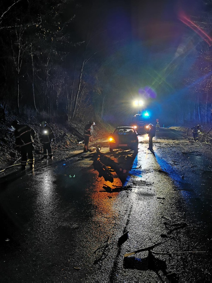 FW-EN: Am Wochenende flogen bei der Feuerwehr Herdecke die Späne