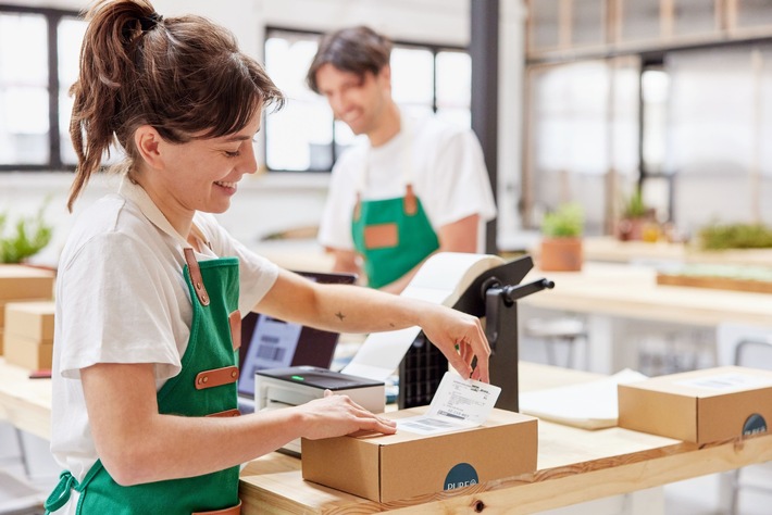 PM: DHL Group kooperiert mit Shopify, um Onlinehändlern den Versand zu vereinfachen / PR: DHL Group partners with Shopify to accelerate cross-border shipping worldwide