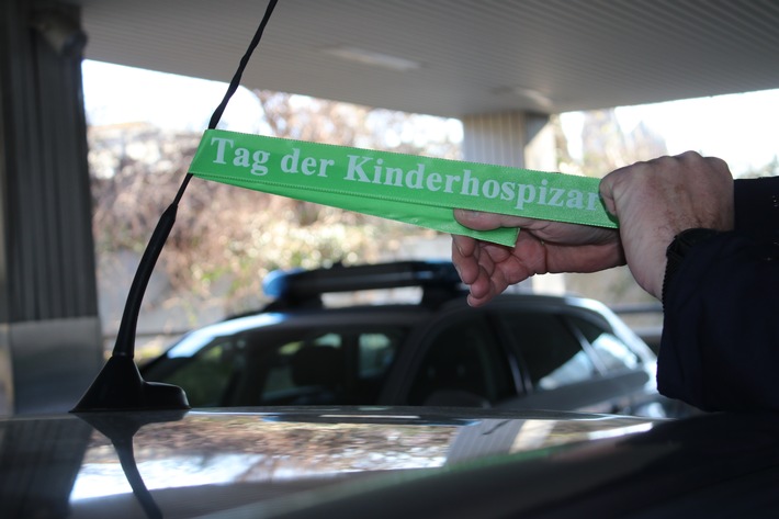 POL-PPKO: Koblenz und Umgebung: Unterwegs mit dem grünen Band der Hoffnung - Polizei unterstützt Kinderhospizarbeit