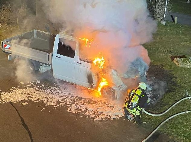 POL-CE: Müden/Örtze - Transporter gerät während der Fahrt in Brand