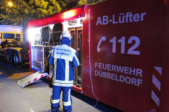 FW-D: Nachbarschaftshilfe der Feuerwehre Düsseldorf in Duisburg