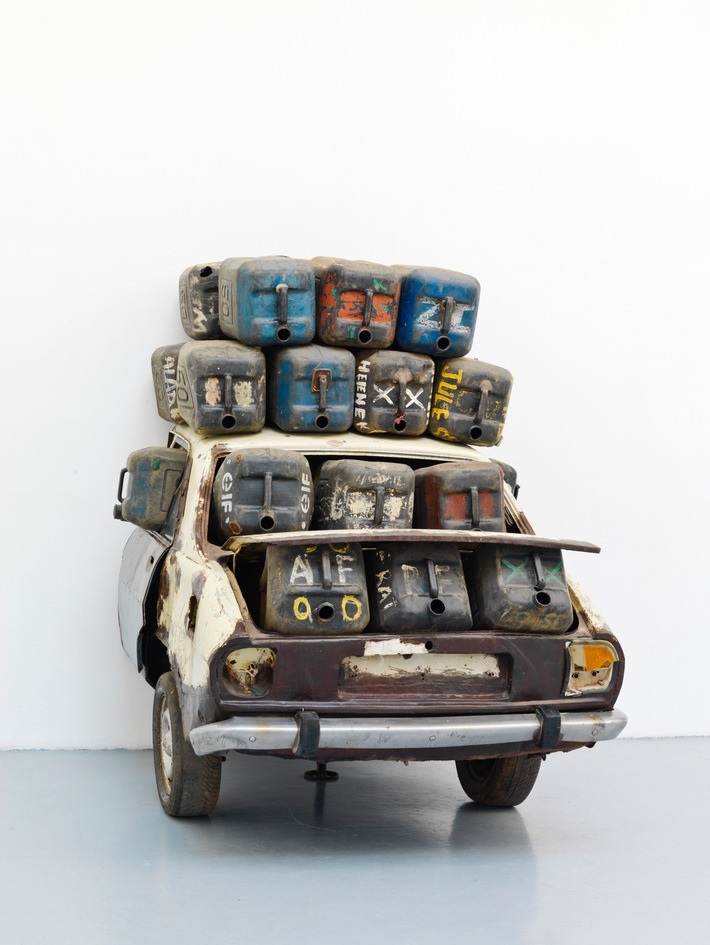 Masques, vaudou et bidons d