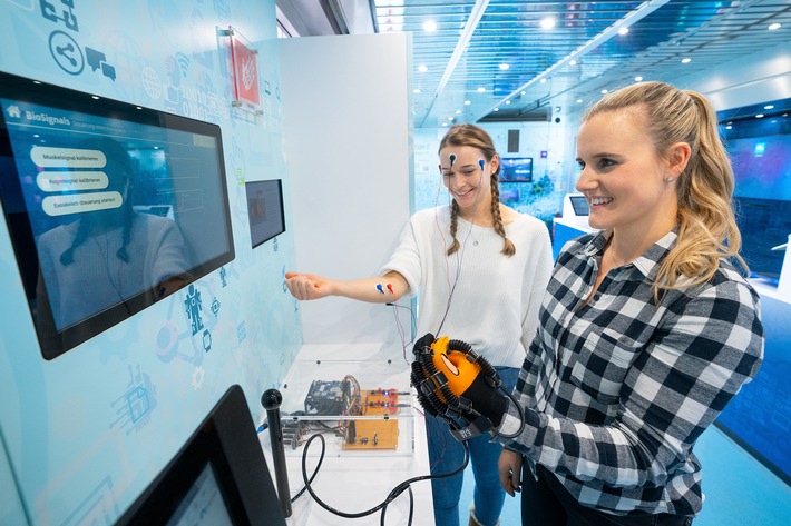 Mitmachausstellung in Mosbach (30.09.-02.10.): Schulklassen entdecken Technologien der digitalisierten Arbeitswelt