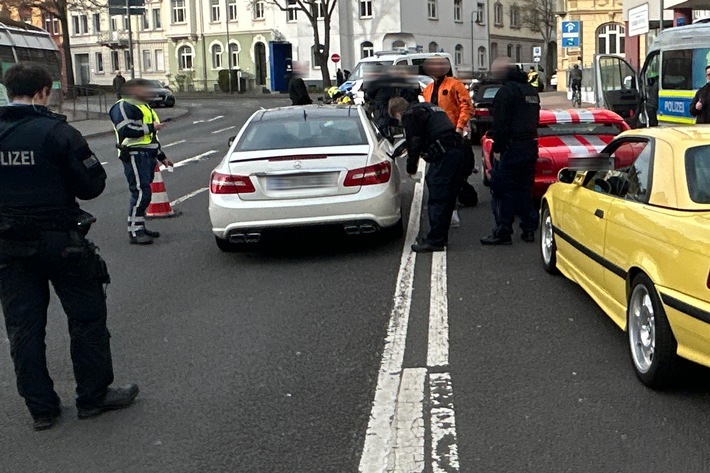 POL-OH: Kontrollen an "(C-)Karfreitag" Polizei Osthessen zieht Bilanz: Fahrzeugliebhaber hielten sich überwiegend an die "Verkehrsregeln"
