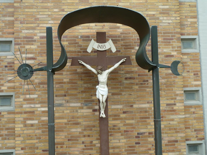 POL-REK: 180202-2: Metalldiebstahl an einem Kirchenkreuz- Hürth