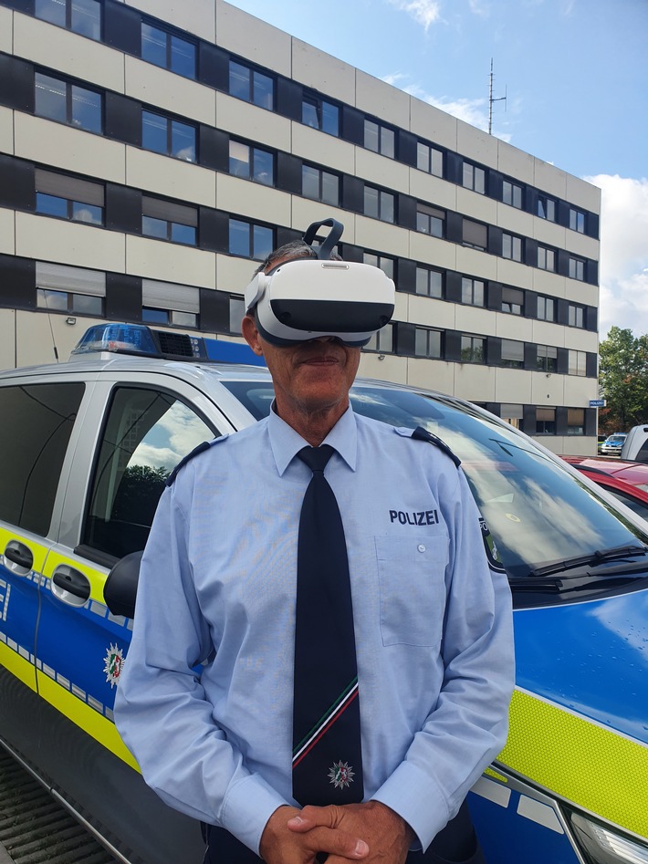 POL-HA: Polizei Hagen informiert über die ROADPOL Safety Days 2022 - Aufklärung und Verkehrsunfallprävention mit Simulator und VR-Brille