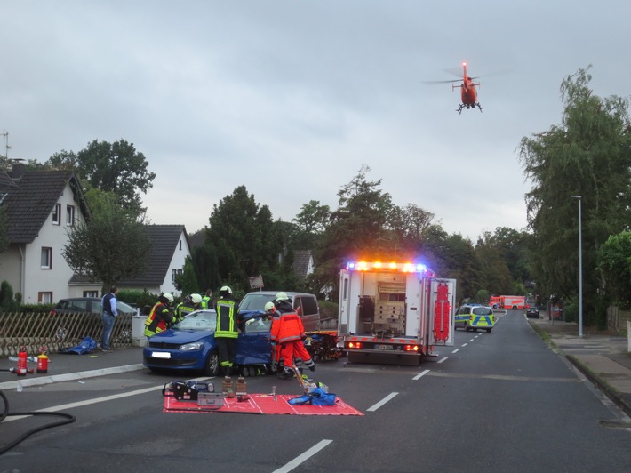 FW-GL: Schwerer Verkehrsunfall im Stadtteil Schildgen von Bergisch Gladbach