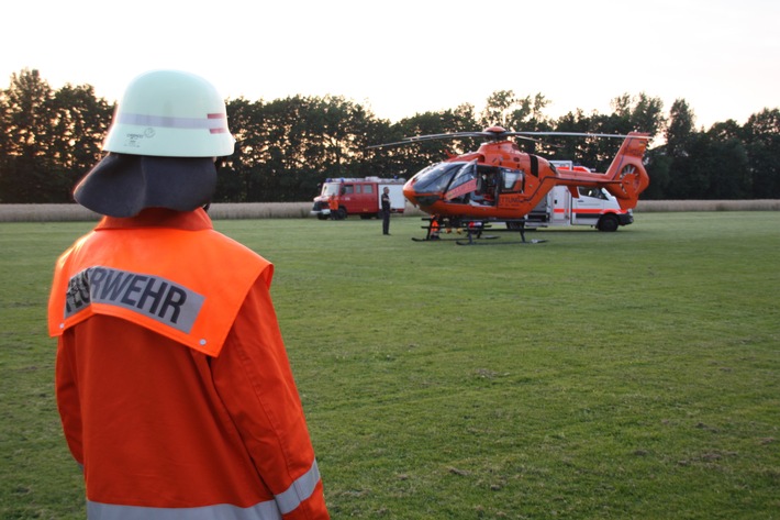 POL-HM: Fett entzündet sich - Mann zog sich Brandverletzungen zu - Rettungshubschrauber im Einsatz