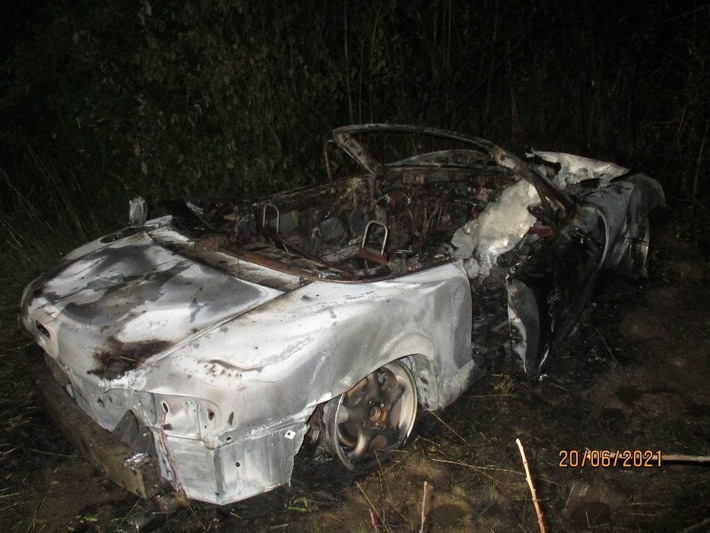 POL-REK: 210621-4: Auto brannte komplett aus - Zeugensuche