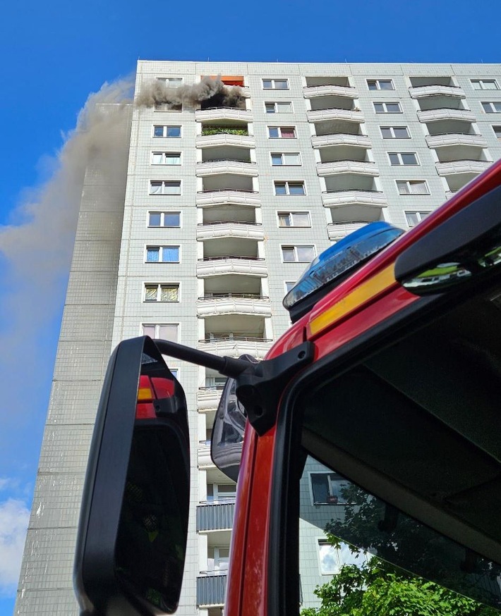 FW Dresden: Wohnungsbrand in der 15.Etage eines Wohnhochhauses