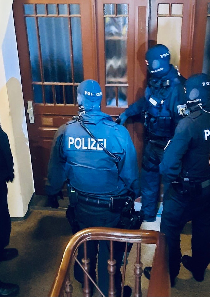 BPOLD PIR: Im Auftrag der Staatsanwaltschaft Berlin und der Staatsanwaltschaft Leipzig ging die Bundespolizei heute in zwei voneinander unabhängigen Verfahren in sieben Bundesländern gegen Schleuser vor.