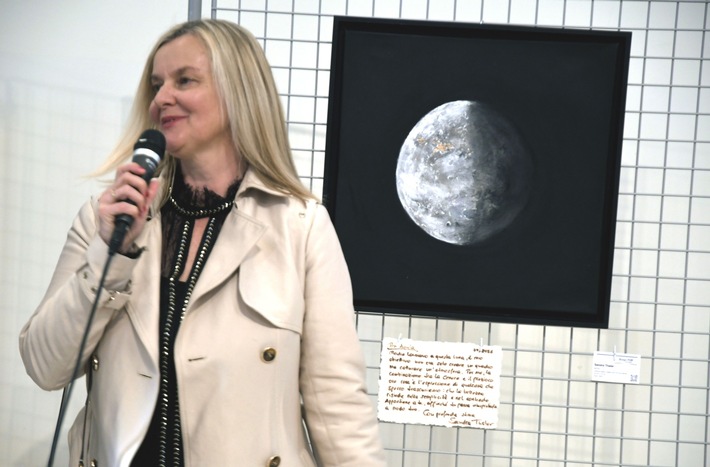 Sandra Thalers „MOON“: Kunst-Erfolg in der Kulturhauptstadt L’Aquila 2026 mit Asche und Gold