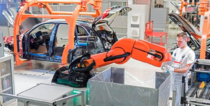 Neue Mensch-Roboter-Kooperation in der Audi-Produktion