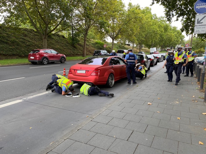 POL-PPMZ: Mainz, Kontrollen illegaler Umbauten an Kraftfahrzeugen - Fotos