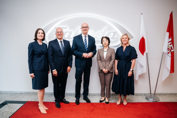 Ministerpräsident Dr. Dietmar Woidke empfängt Japans Botschafterin I.E. Mitsuko Shino am Takeda Standort in Oranienburg