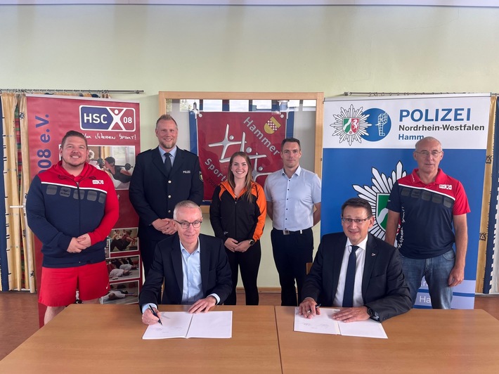 POL-HAM: Gemeinsam fit - Polizei und HSC unterzeichnen Kooperationsvertrag
