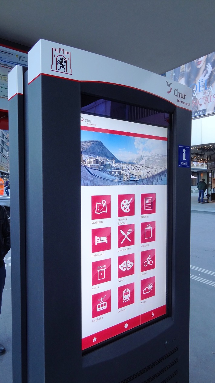 Chur informiert interaktiv - Erster doppelseitiger, digitaler Info-Point der Schweiz eingeweiht (Bild)