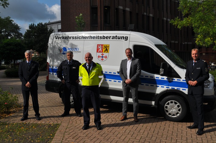 POL-HS: Kreis Heinsberg übergab neues Fahrzeug für die Verkehrssicherheitsberatung