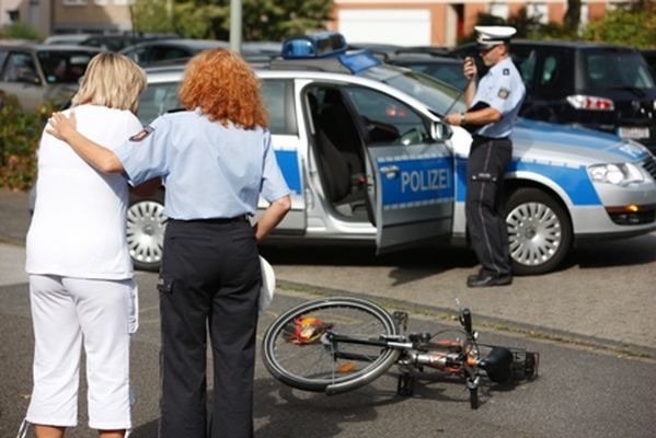 POL-REK: Fahrradfahrerin schwer verletzt - Wesseling