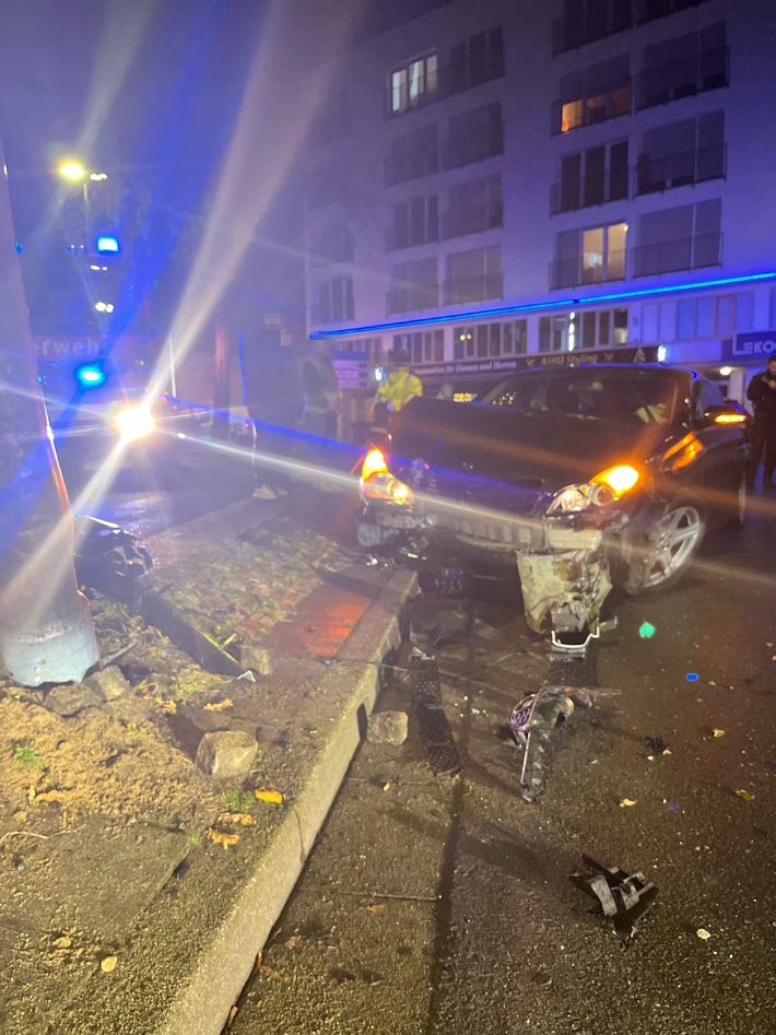 POL-GE: Überhöhte Geschwindigkeit - Verkehrsunfall in Altstadt