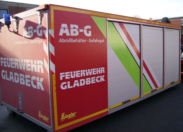 FW-GLA: Feuerwehr rückt zum Feuer 4 Explosion aus.