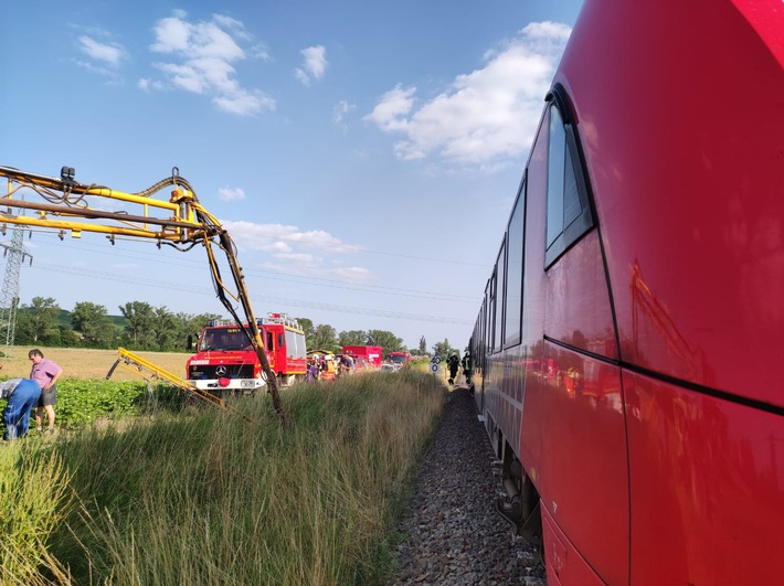 BPOL-KL: Regionalbahn kollidiert mit Traktor