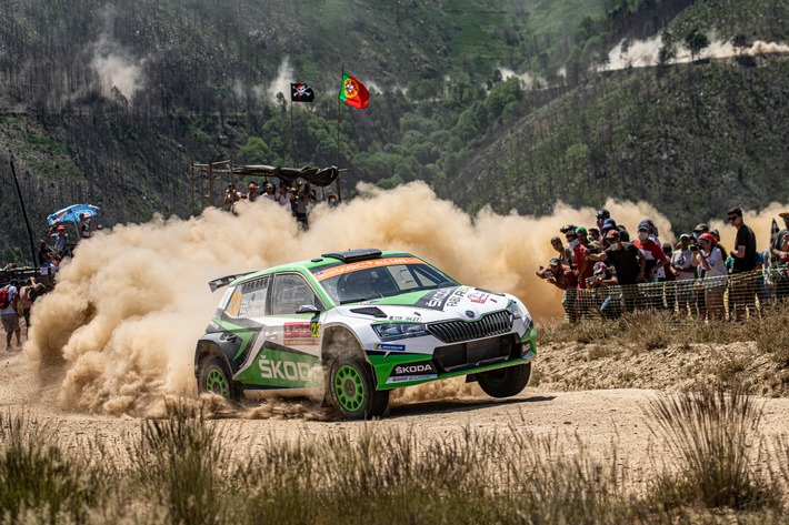 Rallye Italien Sardinien: Kalle Rovanperä und Jan Kopecky kämpfen für SKODA um den Sieg in der WRC 2 Pro-Kategorie