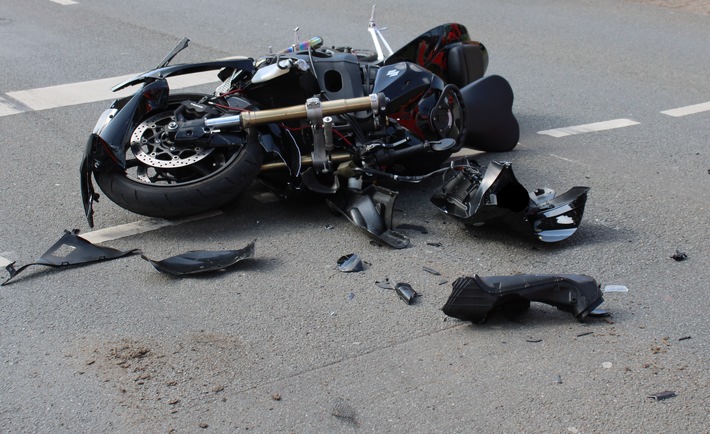 POL-MI: Motorradfahrer wird bei Auffahrunfall auf Königstraße schwer verletzt
