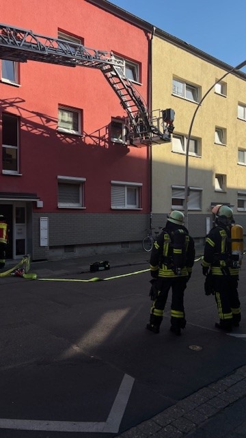 FW-BN: Umsichtiges Verhalten verhindert größeren Schaden bei Küchenbrand in der Weststadt