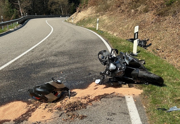 POL-PDLD: B48, "Wellbachtal", 4 verletzte Motorradfahrer am Sonntag Nachmittag