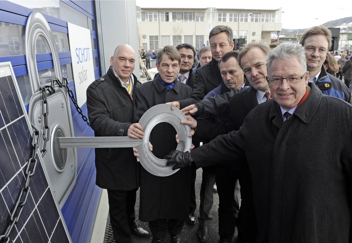 Protest bei SCHOTT Solar gegen geplante EEG-Novelle