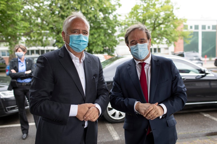 Ministerpräsident Laschet informiert sich über den Wiederanlauf der Produktion bei Ford in Köln