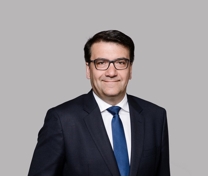 Cashback-System "wee" glänzt mit Markterschließung und -durchdringung. Verantwortlich für die strategische Markterschließung und die Belebung des wee Marktplatzes: Jan Boluminski. Weiterer Text über ots und www.presseportal.de/nr/122695 / Die Verwendung dieses Bildes ist für redaktionelle Zwecke honorarfrei. Veröffentlichung bitte unter Quellenangabe: "obs/weeCONOMY AG/BLENDE11 FOTOGRAFEN"