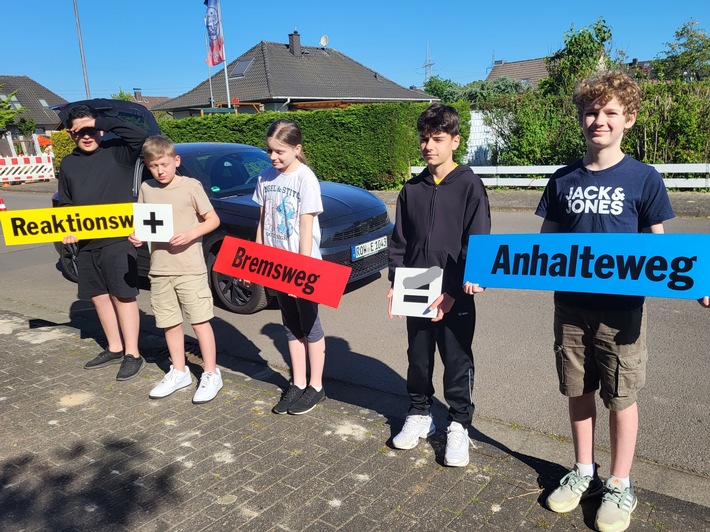 POL-NI: "Achtung Auto" / Präventionsaktion mit dem ADAC