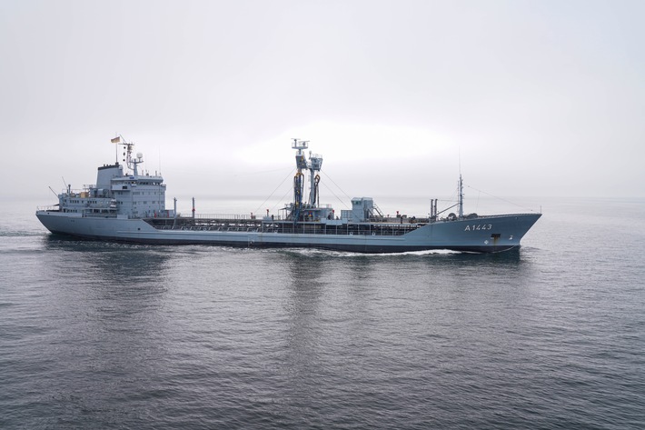 Betriebsstofftransporter "Rhön" als Teil des NATO-Verbandes in der Ostsee