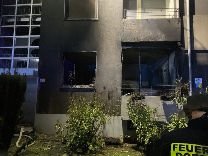 FW-DO: Explosion in Lütgendortmund - Wohnung steht in Vollbrand