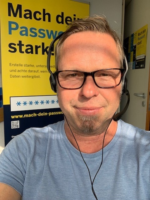 POL-KLE: Kreis Kleve - Info-Hotline zum Thema "Sicheres Surfen im Netz"/ Stefan Hellwig von der Kreispolizeibehörde steht am 26. Oktober Rede und Antwort