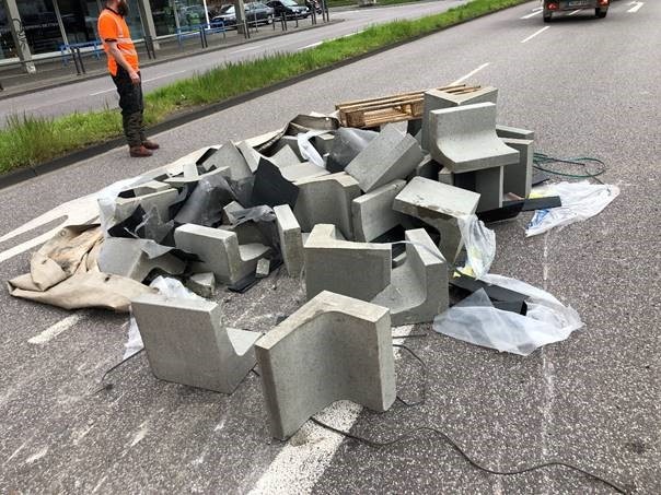 POL-PDTR: Unfall Brückenkopf Römerbrücke umgekippter Anhänger