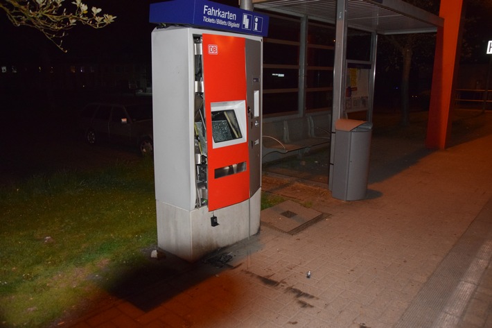 POL-HM: Fahrkartenautomat am Bahnhof in Hessisch Oldendorf gesprengt