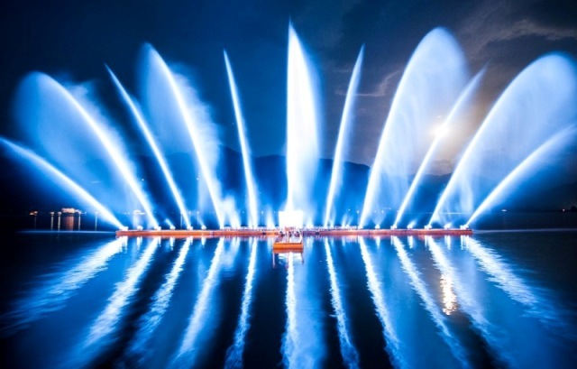 Magische Momente beim "Zeller Seezauber": Neue Wasser-Licht-Musik- und Lasershow in Zell am See-Kaprun - BILD