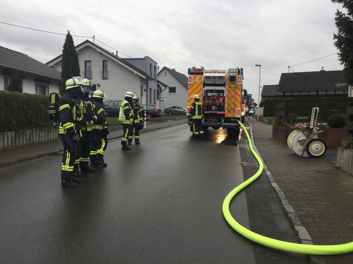 FW-BN: Küchenbrand in Bonn Hoholz, zwei verletzte Jugendliche