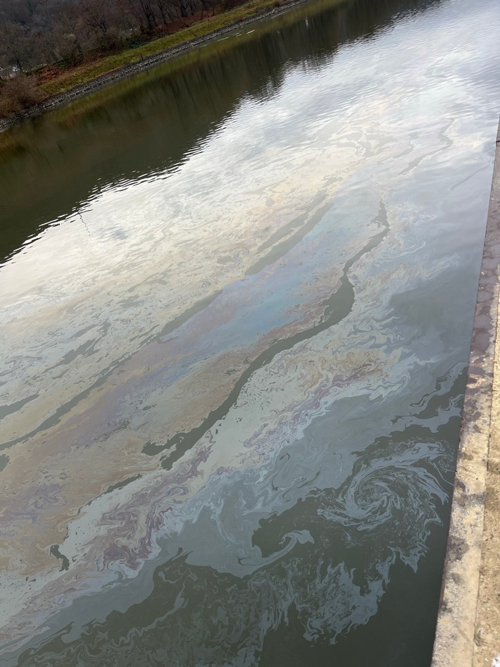 PP-ELT: Gewässerverunreinigung im Hafen Lahnstein