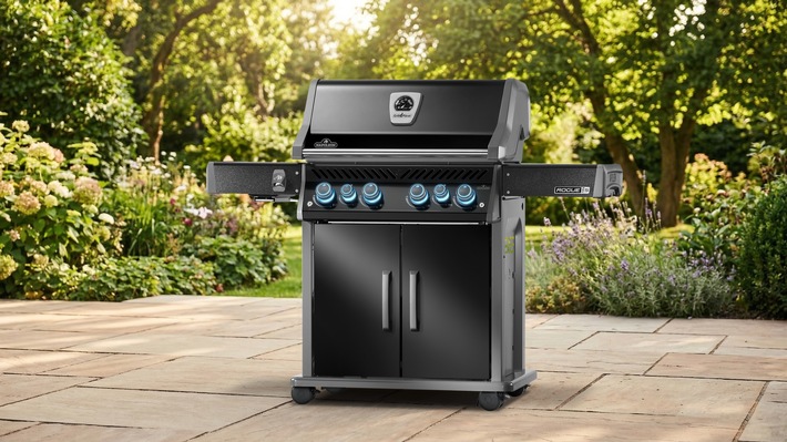 Heißer Saisonauftakt im All-Black-Design: Der Napoleon Rogue PRO-S 525 in der exklusiven Grillfürst-Edition